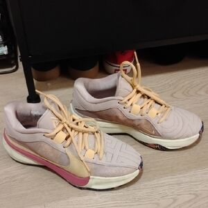 Stylish Nike Women's zoom Freak 5's